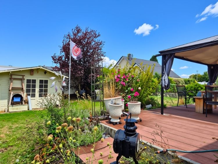 Terrasse & Gartenhäuschen